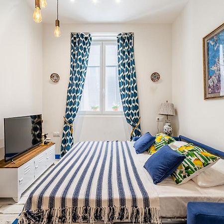 Studio Travel 24M2, 120M Vieux-Port ,Clim , Wifi ,Acces Autonome Avec Code Marselha Exterior foto