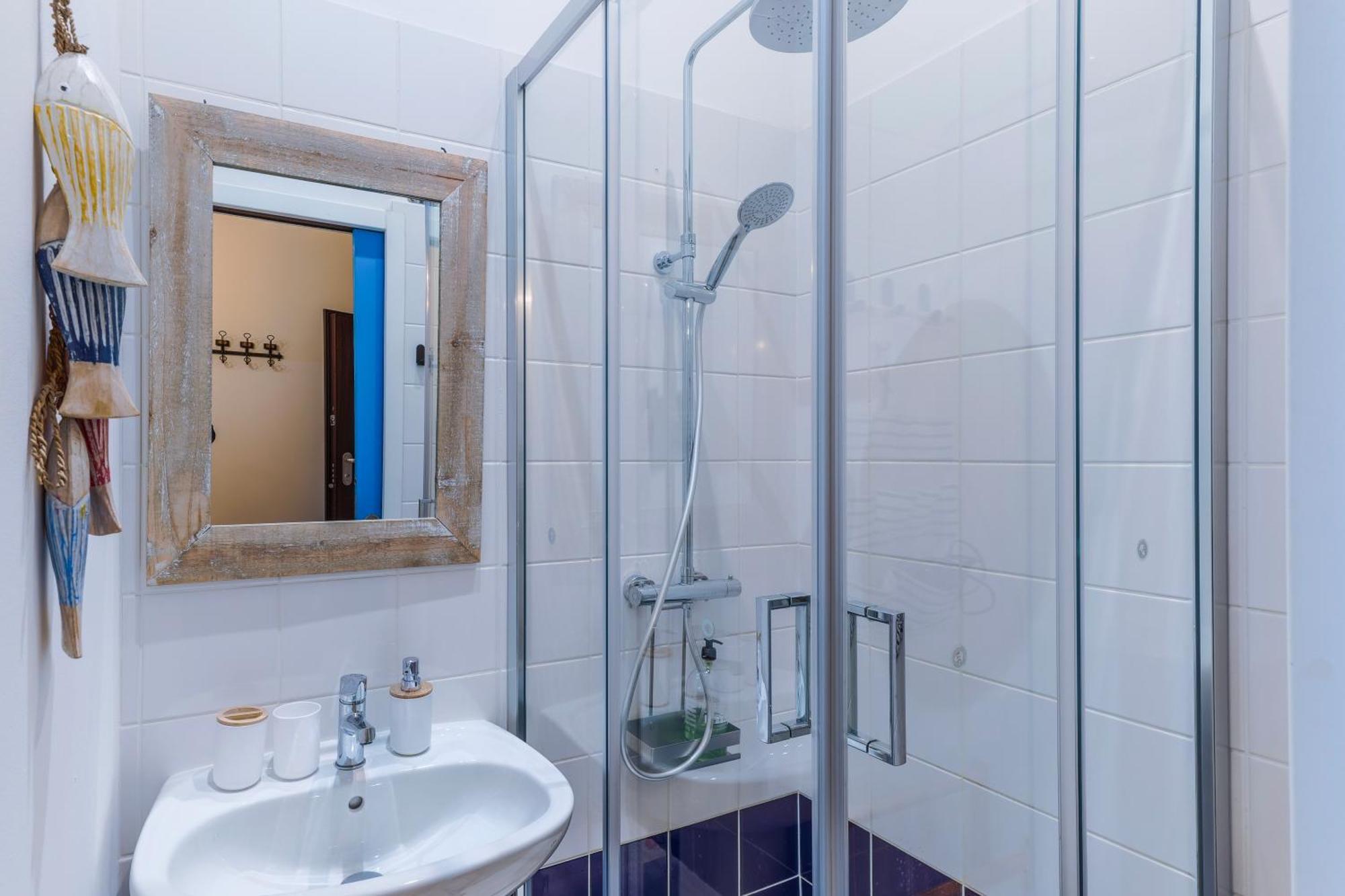 Studio Travel 24M2, 120M Vieux-Port ,Clim , Wifi ,Acces Autonome Avec Code Marselha Exterior foto